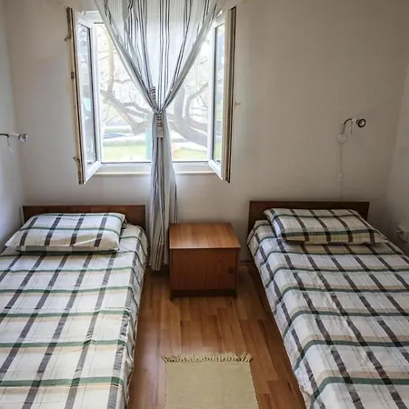 Holiday home In With Garden, Close *