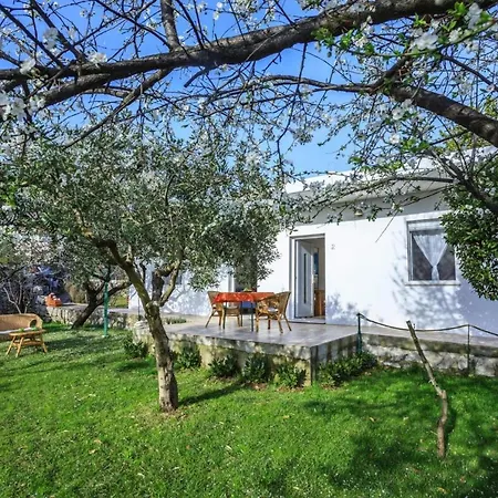 Holiday home In With Garden, Close