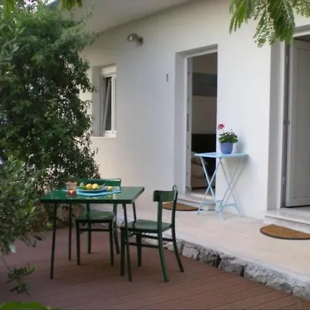 In With Garden, Close Holiday home