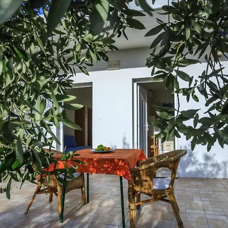 In With Garden, Close Holiday home Sumartin