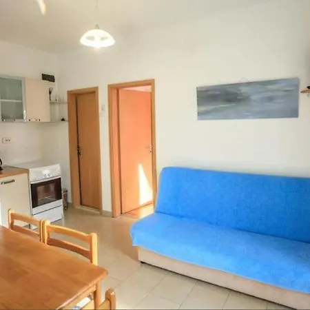 In With Garden, Close Sumartin