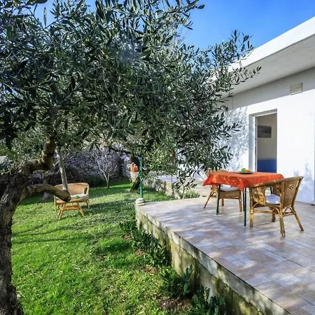 In With Garden, Close Holiday home